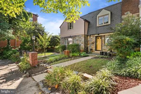 708 Chetworth Pl, Alexandria, VA 22314
