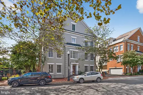 1808 Potomac Greens Dr, Alexandria, VA 22314
