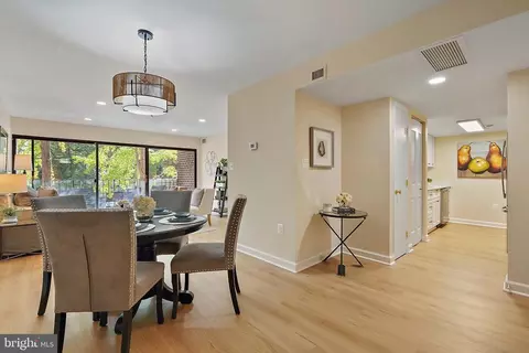 1600 Prince St #102, Alexandria, VA 22314