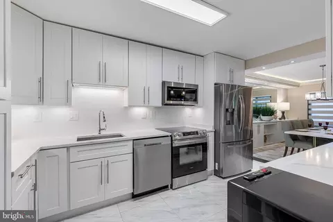205 Yoakum Pkwy #226, Alexandria, VA 22304