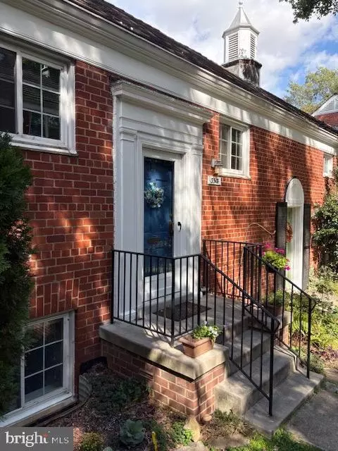 3513 Martha Custis Dr, Alexandria, VA 22302