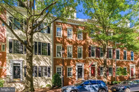 624 N Pitt St, Alexandria, VA 22314