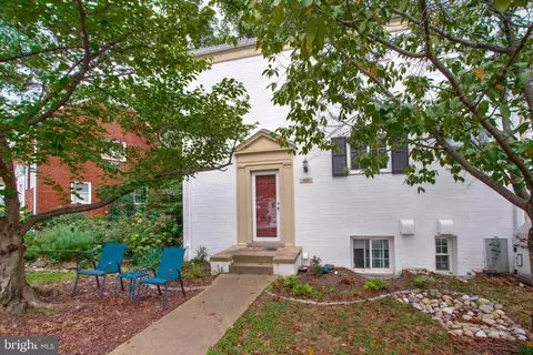 1627 Ripon Pl, Alexandria, VA 22302