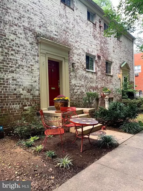 3519 Valley Dr, Alexandria, VA 22302