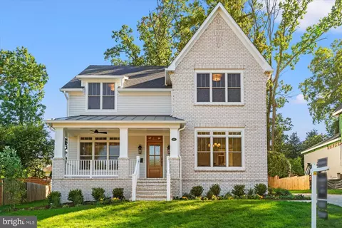 604 Crestwood Dr, Alexandria, VA 22302