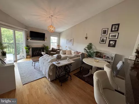 3313 Wyndham Cir #4218, Alexandria, VA 22302