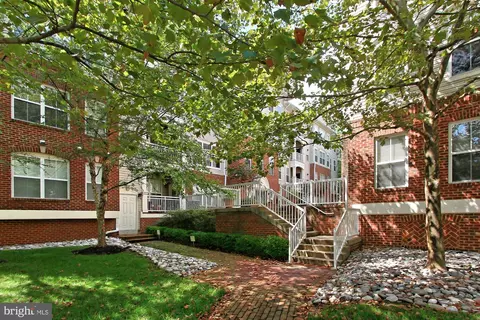 5108 Donovan Dr #303, Alexandria, VA 22304