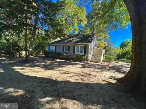 491 N Latham St N, Alexandria, VA 22304
