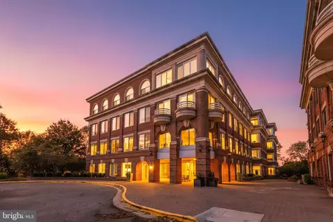 625 Slaters Ln #401, Alexandria, VA 22314