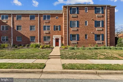1620 W Abingdon Dr W #301, Alexandria, VA 22314