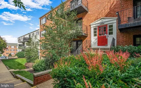 426 N Armistead St #303, Alexandria, VA 22312