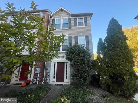 954 Harrison Cir, Alexandria, VA 22304