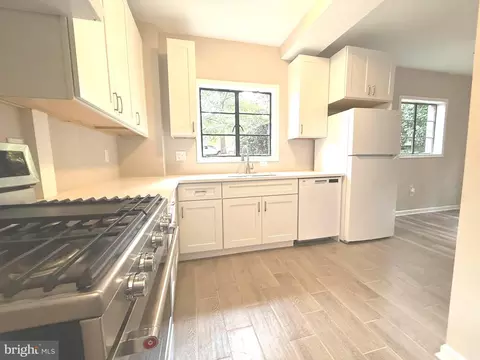 3492 Martha Custis Dr, Alexandria, VA 22302