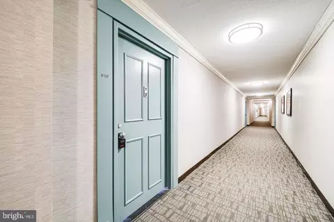 205 Yoakum Pkwy #810, Alexandria, VA 22304