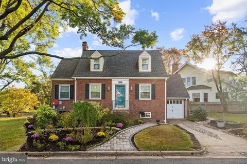 715 W View Ter, Alexandria, VA 22301