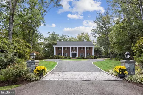 1306 Bishop Ln, Alexandria, VA 22302