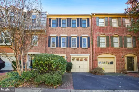 5004 Heritage Ln, Alexandria, VA 22311