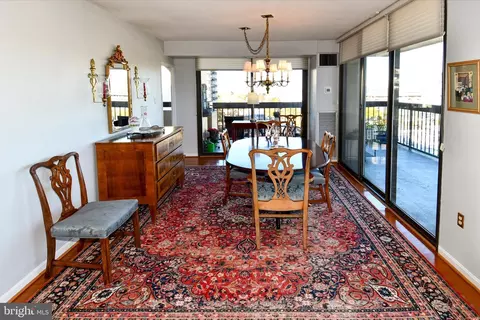 400 Madison St #1008, Alexandria, VA 22314