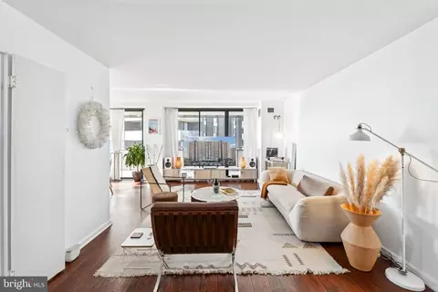 250 S Reynolds St #703, Alexandria, VA 22304