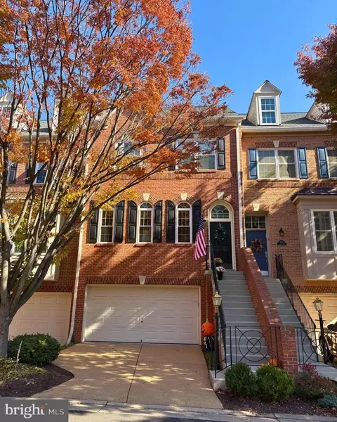 4637 Latrobe Pl, Alexandria, VA 22311