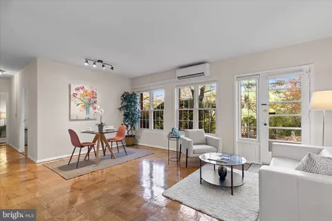 3721 Gunston Rd, Alexandria, VA 22302