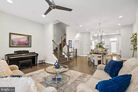 1409 Van Valkenburgh Ln, Alexandria, VA 22301