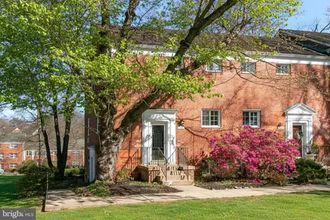 3129 Martha Custis Dr, Alexandria, VA 22302