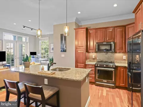 1023 N Royal St #214, Alexandria, VA 22314