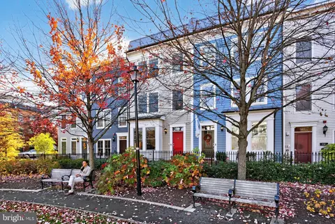908 Montgomery St, Alexandria, VA 22314