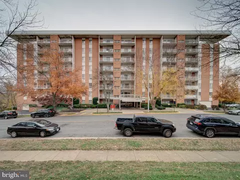 5250 Valley Forge Dr #315, Alexandria, VA 22304