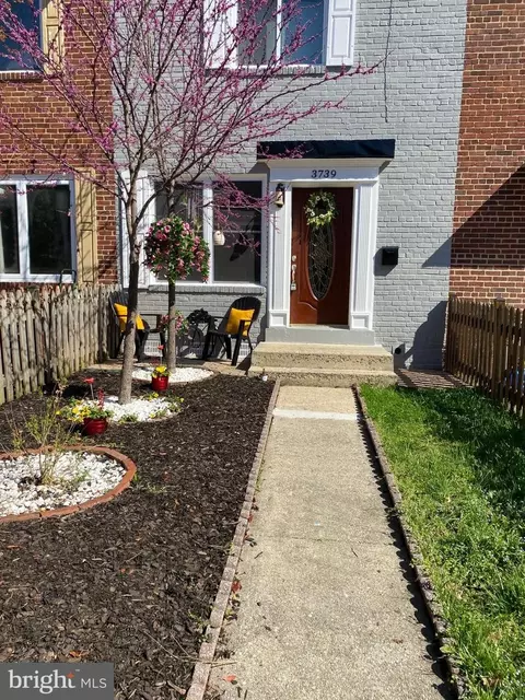 3739 Mark Dr, Alexandria, VA 22305