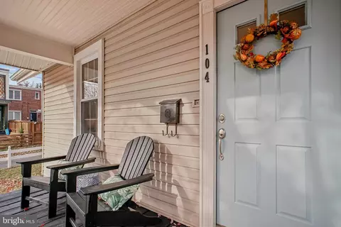 104 E Glebe Rd, Alexandria, VA 22305