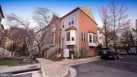 6012 Ricketts Walk, Alexandria, VA 22312