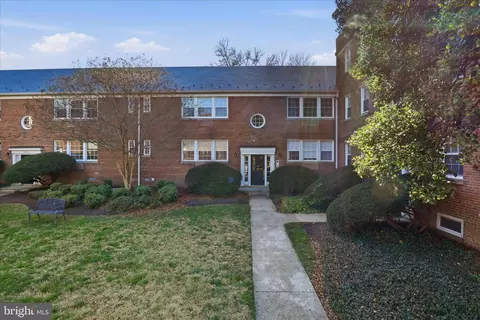 1804 W Abingdon Dr #201, Alexandria, VA 22314