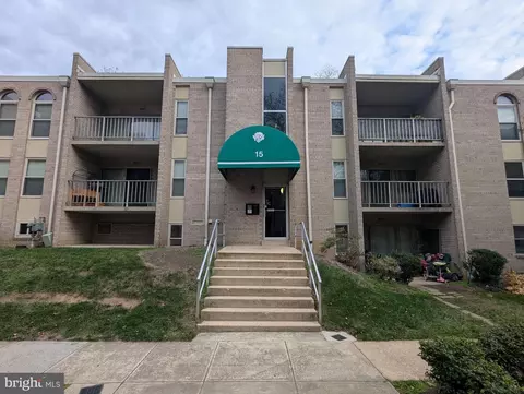 15 Canterbury Sq #202, Alexandria, VA 22304