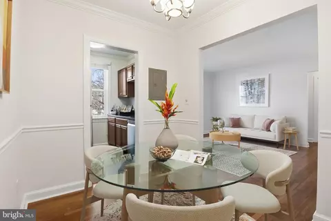 906 S Washington St #211, Alexandria, VA 22314