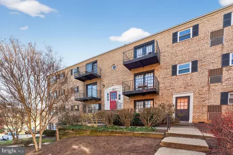 430 N Armistead St #201, Alexandria, VA 22312