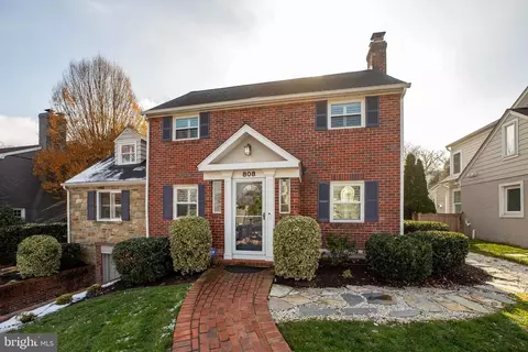 808 Enderby Dr, Alexandria, VA 22302