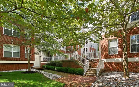 5108 Donovan Dr #404, Alexandria, VA 22304