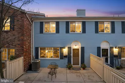 1573 N A N Van Dorn St #A, Alexandria, VA 22304