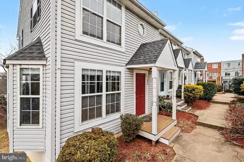 122 E Glebe Rd, Alexandria, VA 22305