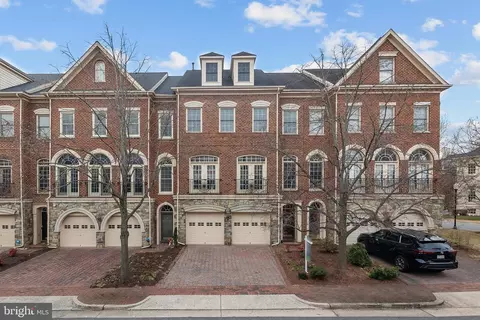 5010 John Ticer Dr, Alexandria, VA 22304