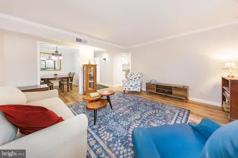 801 N Howard St #303, Alexandria, VA 22304