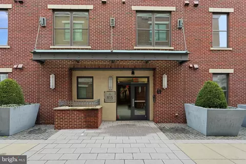 815 N Patrick St #406, Alexandria, VA 22314