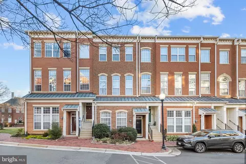 5129 Donovan Dr, Alexandria, VA 22304