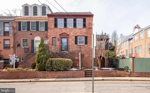 909 S Lee St, Alexandria, VA 22314