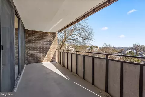 250 S Reynolds St #411, Alexandria, VA 22304