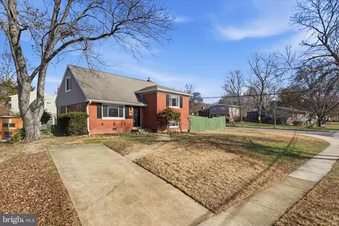 5201 Richenbacher Ave, Alexandria, VA 22304