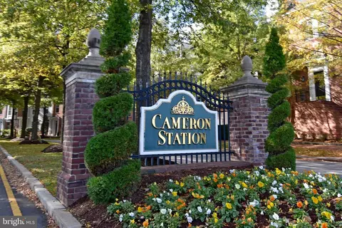 5087 Donovan Dr, Alexandria, VA 22304