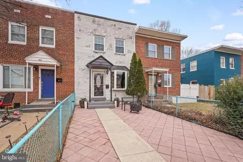 44 Dale St, Alexandria, VA 22305